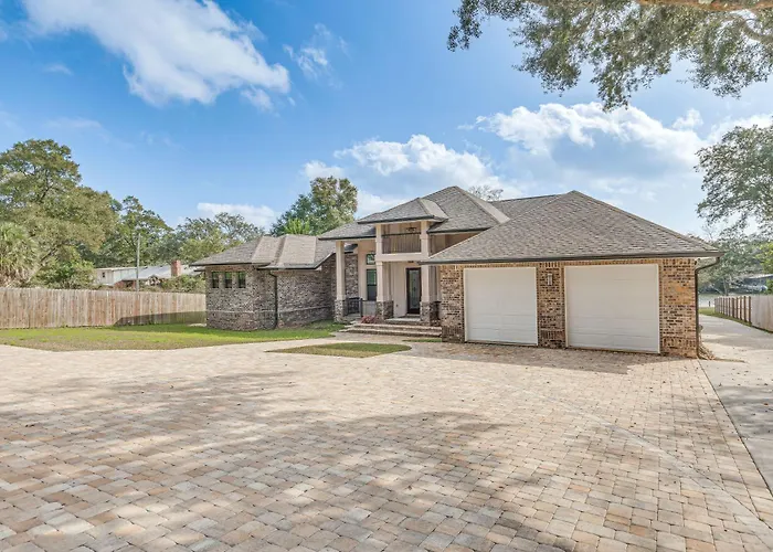 Waterfront Retreat W/ Outdoor Oasis In * Pensacola