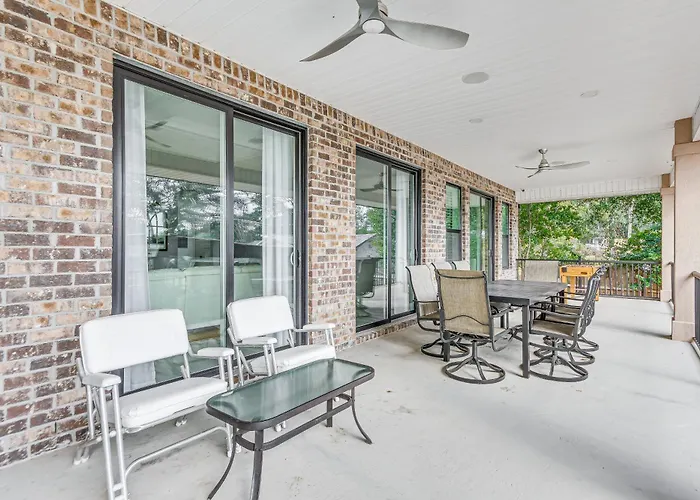 Holiday home Waterfront Retreat W/ Outdoor Oasis In *