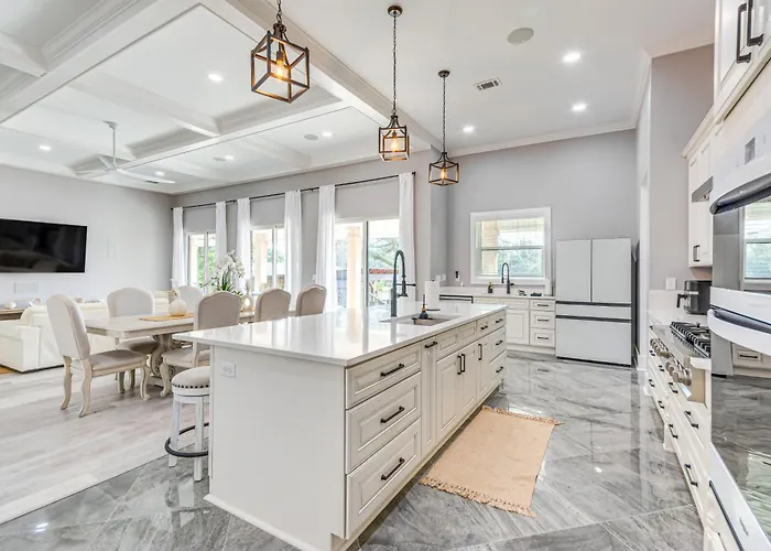 Waterfront Retreat W/ Outdoor Oasis In * Pensacola